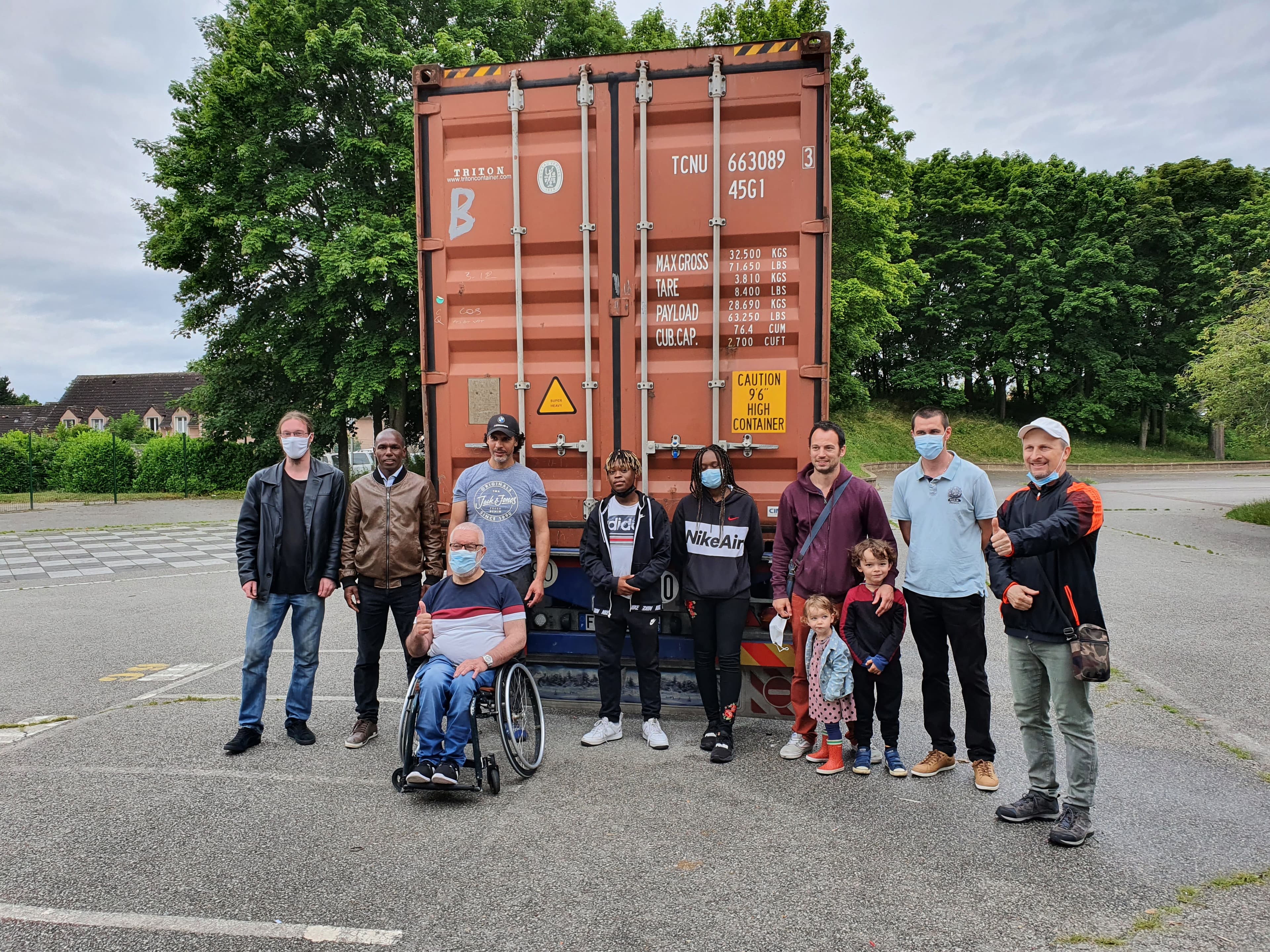 Salle de classe équipée grâce à Containers Sans Frontières